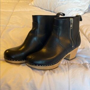 Hasbeens Swedish Black Leather Zip It Emy Clog Boots with Wooden Heel 38